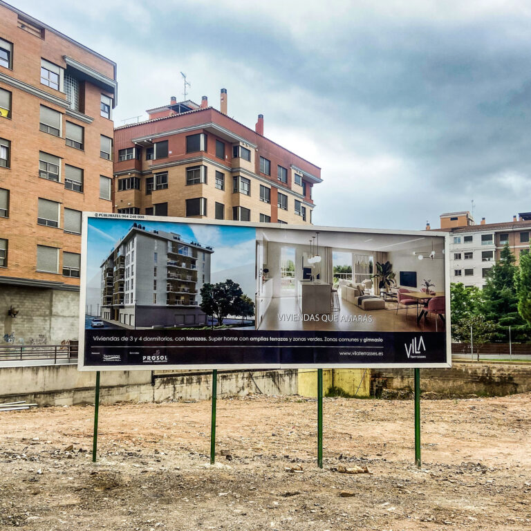 vista de la valla de la promoción