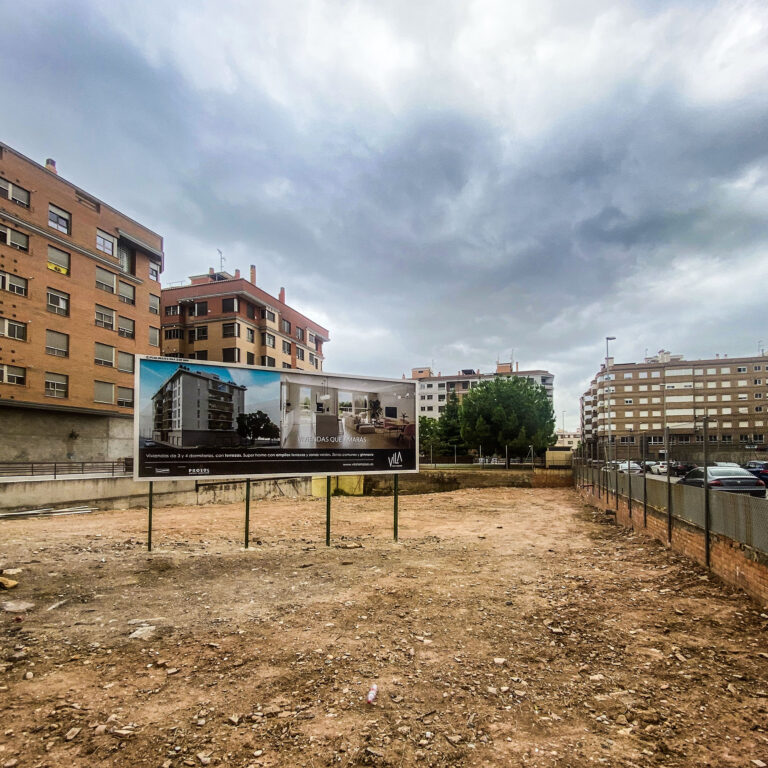 vista de la valla de la promoción